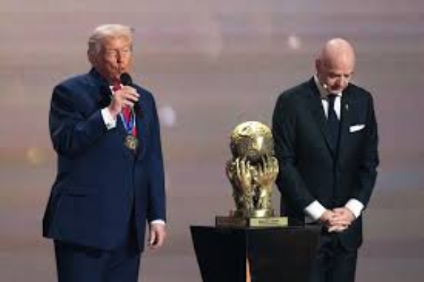 ਡੋਨਾਲਡ ਟਰੰਪ ਨੂੰ ਪਹਿਲਾ ਫੀਫਾ ਸ਼ਾਂਤੀ ਪੁਰਸਕਾਰ ਡੋਨਾਲਡ ਟਰੰਪ ਨੂੰ ਪਹਿਲਾ ਫੀਫਾ ਸ਼ਾਂਤੀ ਪੁਰਸਕਾਰ
