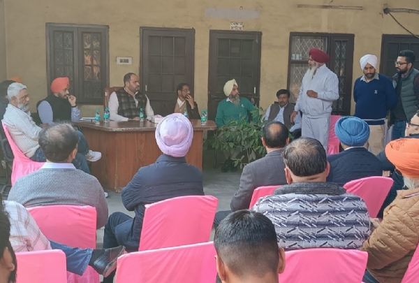 ਵਿਨੀਤ ਵਰਮਾ ਵੱਲੋਂ ਚਨਾਲੋਂ ਇੰਡਸਟਰੀਅਲ ਫੋਕਲ ਪੁਆਇੰਟ ਵਿਖੇ ਨਾਗਰਿਕ ਸਹੂਲਤਾਂ ਅਤੇ ਬੁਨਿਆਦੀ ਢਾਂਚੇ ਨਾਲ ਜੁੜੇ ਮਸਲਿਆਂ ਦੀ ਸਮੀਖਿਆ ਕਰਦੇ ਹੋਏ. ਵਿਨੀਤ ਵਰਮਾ ਵੱਲੋਂ ਚਨਾਲੋਂ ਇੰਡਸਟਰੀਅਲ ਫੋਕਲ ਪੁਆਇੰਟ ਵਿਖੇ ਨਾਗਰਿਕ ਸਹੂਲਤਾਂ ਅਤੇ ਬੁਨਿਆਦੀ ਢਾਂਚੇ ਨਾਲ ਜੁੜੇ ਮਸਲਿਆਂ ਦੀ ਸਮੀਖਿਆ ਕਰਦੇ ਹੋਏ.