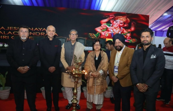 ਪਾਈਟੈਕਸ ਵਿਖੇ ਅਸ਼ੀਮ ਘੋਸ਼ ਦੀਪ ਜਲਾ ਕੇ ਪ੍ਰੋਗਰਾਮ ਦੀ ਸ਼ੁਰੂਆਤ ਕਰਦੇ ਹੋਏ. ਪਾਈਟੈਕਸ ਵਿਖੇ ਅਸ਼ੀਮ ਘੋਸ਼ ਦੀਪ ਜਲਾ ਕੇ ਪ੍ਰੋਗਰਾਮ ਦੀ ਸ਼ੁਰੂਆਤ ਕਰਦੇ ਹੋਏ.