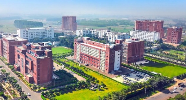 ਸੀ. ਜੀ. ਸੀ. ਝੰਜੇੜੀ ਕੈਂਪਸ ਦਾ ਬਾਹਰੀ ਦ੍ਰਿਸ਼।