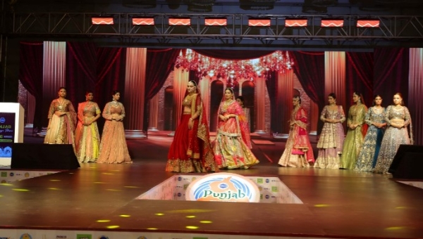 ਪੀ. ਐਚ. ਡੀ. ਚੈਂਬਰ ਆਫ਼ ਕਾਮਰਸ ਵੱਲੋਂ ਆਯੋਜਿਤ 19ਵੇਂ ਪਾਈਟੈਕਸ ਦੌਰਾਨ ਫੈਸ਼ਨ ਟੈਕਸ ਐਂਡ ਟੈਕ ਫੋਰਮ ਵਲੋਂ ਕਰਵਾਏ ਰੈਪ ਵਾਕ ਦਾ ਦ੍ਰਿਸ਼।