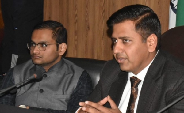 ਡਿਪਟੀ ਕਮਿਸ਼ਨਰ ਜਲੰਧਰ ਜ਼ਿਲ੍ਹੇ ’ਚ ਚੱਲ ਰਹੇ ਪ੍ਰਮੁੱਖ ਹਾਈਵੇ ਪ੍ਰਾਜੈਕਟਾਂ ਦੀ ਪ੍ਰਗਤੀ ਦਾ ਜਾਇਜ਼ਾ ਲੈਣ ਮੌਕੇ।