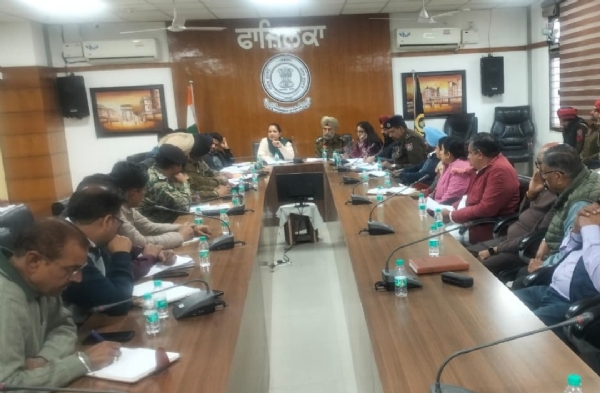 ਵੱਖ-ਵੱਖ ਵਿਭਾਗਾਂ ਦੇ ਅਧਿਕਾਰੀਆਂ/ ਕਰਮਚਾਰੀਆਂ ਨਾਲ ਮੀਟਿੰਗ ਦੌਰਾਨ ਡਿਪਟੀ ਕਮਿਸ਼ਨਰ. ਵੱਖ-ਵੱਖ ਵਿਭਾਗਾਂ ਦੇ ਅਧਿਕਾਰੀਆਂ/ ਕਰਮਚਾਰੀਆਂ ਨਾਲ ਮੀਟਿੰਗ ਦੌਰਾਨ ਡਿਪਟੀ ਕਮਿਸ਼ਨਰ.