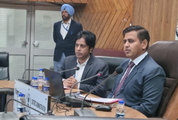 ਸੁਸਾਇਟੀ ਫਾਰ ਪ੍ਰੀਵੈਂਸ਼ਨ ਆਫ਼ ਕਰੂਐਲਟੀ ਟੂ ਐਨੀਮਲਜ਼ (ਐਸ.ਪੀ.ਸੀ.ਏ.) ਦੀ ਮੀਟਿੰਗ ਦੀ ਪ੍ਰਧਾਨਗੀ ਕਰਦੇ ਹੋਏ ਡਿਪਟੀ ਕਮਿਸ਼ਨਰ ਡਾ. ਹਿਮਾਂਸ਼ੂ ਅਗਰਵਾਲ।