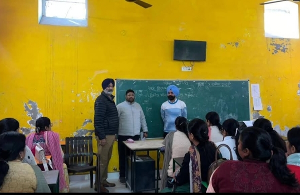 ਚੋਣ ਅਮਲੇ ਦੀ ਪਹਿਲੀ ਰਿਹਰਸਲ ਦਾ ਦ੍ਰਿਸ਼.