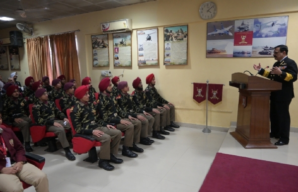 ਐਮ.ਆਰ.ਐਸ.ਏ.ਐਫ.ਪੀ.ਆਈ. ਵਿਖੇ ਟ੍ਰਾਈ-ਸਰਵਿਸਿਜ਼ ਮਿਲਟਰੀ ਹੈਰੀਟੇਜ ਡਿਸਪਲੇਅ ਦਾ ਦ੍ਰਿਸ਼ ਐਮ.ਆਰ.ਐਸ.ਏ.ਐਫ.ਪੀ.ਆਈ. ਵਿਖੇ ਟ੍ਰਾਈ-ਸਰਵਿਸਿਜ਼ ਮਿਲਟਰੀ ਹੈਰੀਟੇਜ ਡਿਸਪਲੇਅ ਦਾ ਦ੍ਰਿਸ਼