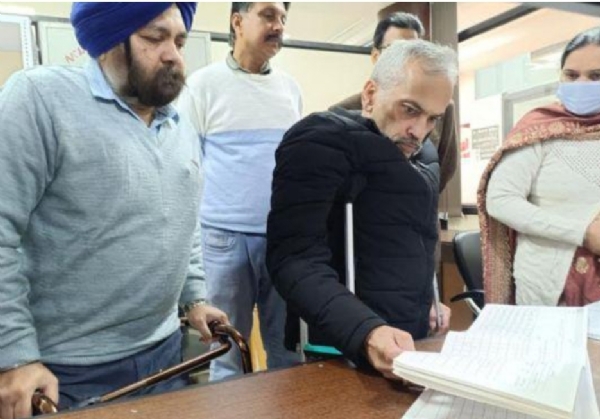 ਸਿਵਿਲ ਸਰਜਨ ਹਸਪਤਾਲ ਦੇ ਦੌਰੇ ਦੌਰਾਨ. ਸਿਵਿਲ ਸਰਜਨ ਹਸਪਤਾਲ ਦੇ ਦੌਰੇ ਦੌਰਾਨ.