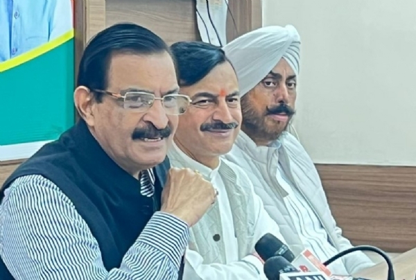 ਅਨਿਲ ਸਰੀਨ ਪੱਤਰਕਾਰਾਂ ਨਾਲ ਗੱਲਬਾਤ ਦੌਰਾਨ. ਅਨਿਲ ਸਰੀਨ ਪੱਤਰਕਾਰਾਂ ਨਾਲ ਗੱਲਬਾਤ ਦੌਰਾਨ.