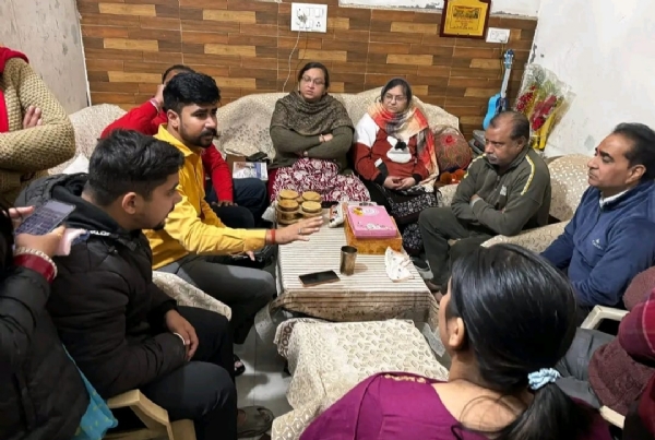 ਮਾਨਿਕ ਮਹਿਤਾ ਚੇਅਰਮੈਨ ਮਾਰਕਿਟ ਕਮੇਟੀ ਬਟਾਲਾ ਆਪਣੇ ਗ੍ਰਹਿ ਵਿਖੇ ਲੋਕਾਂ ਦੀਆਂ ਮੁਸ਼ਕਿਲਾਂ ਸੁਣਨ ਉਪਰੰਤ ਮਾਨਿਕ ਮਹਿਤਾ ਚੇਅਰਮੈਨ ਮਾਰਕਿਟ ਕਮੇਟੀ ਬਟਾਲਾ ਆਪਣੇ ਗ੍ਰਹਿ ਵਿਖੇ ਲੋਕਾਂ ਦੀਆਂ ਮੁਸ਼ਕਿਲਾਂ ਸੁਣਨ ਉਪਰੰਤ