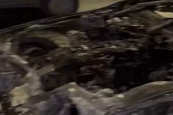 ਅੱਗ ਲੱਗਣ ਤੋਂ ਬਾਅਦ ਕਾਰ ਦਾ ਦ੍ਰਿਸ਼। ਅੱਗ ਲੱਗਣ ਤੋਂ ਬਾਅਦ ਕਾਰ ਦਾ ਦ੍ਰਿਸ਼।