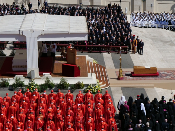 ਪੋਪ ਫ੍ਰਾਂਸਿਸ ਨੂੰ ਬੇਸਿਲਿਕਾ ਡੀ ਸਾਂਤਾ ਮਾਰੀਆ ਮੈਗੀਗੋਰ ਵਿਖੇ ਦਿੱਤੀ ਗਈ ਅੰਤਿਮ ਵਿਦਾਈ ਪੋਪ ਫ੍ਰਾਂਸਿਸ ਨੂੰ ਬੇਸਿਲਿਕਾ ਡੀ ਸਾਂਤਾ ਮਾਰੀਆ ਮੈਗੀਗੋਰ ਵਿਖੇ ਦਿੱਤੀ ਗਈ ਅੰਤਿਮ ਵਿਦਾਈ