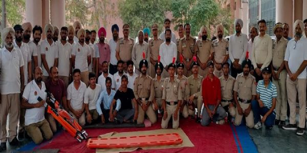 ਫਾਜ਼ਿਲਕਾ ਜ਼ਿਲ੍ਹੇ ਵਿੱਚ ਹੋਈ ਮੌਕ ਡਰਿੱਲ, ਹਵਾਈ ਹਮਲੇ ਮੌਕੇ ਬਚਾਅ ਦੇ ਤਰੀਕਿਆਂ ਦਾ ਕੀਤਾ ਅਭਿਆਸ