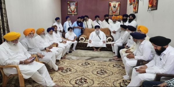 ਐਡਵੋਕੇਟ ਧਾਮੀ ਦੀ ਅਗਵਾਈ ’ਚ ਸ਼੍ਰੋਮਣੀ ਕਮੇਟੀ ਵਫਦ ਨੇ ਬਾਬਾ ਹਰਨਾਮ ਸਿੰਘ ਨਾਲ ਕੀਤੀ ਮੁਲਾਕਾਤ
