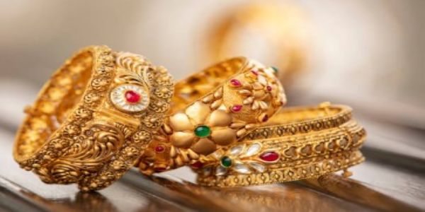 ਸਰਾਫਾ ਬਾਜ਼ਾਰ 'ਚ ਚਮਕਿਆ ਸੋਨਾ, ਚਾਂਦੀ 'ਚ ਕੋਈ ਬਦਲਾਅ ਨਹੀਂ