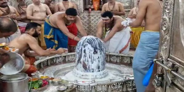 ਦੇਸ਼ ’ਚ ਸਾਵਣ ਦੇ ਪਹਿਲੇ ਸੋਮਵਾਰ ਵੀ ਧੂਮ, ਸ਼ਿਵ ਮੰਦਰਾਂ ’ਚ ਹਰ-ਹਰ ਮਹਾਦੇਵ ਦੀ ਗੂੰਜ, ਅਮਰਨਾਥ ਤੀਰਥਯਾਤਰੀਆਂ ਦੀ ਮੁਸ਼ਕਲ ਯਾਤਰਾ ਜਾਰੀ
