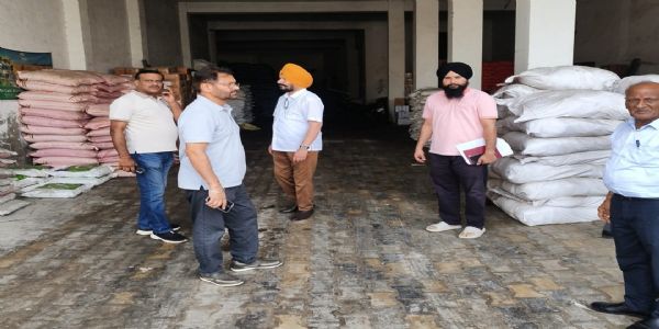 ਐੱਸ.ਡੀ.ਐੱਮ. ਬਟਾਲਾ ਨੇ ਖਾਦ ਵਿਕ੍ਰੇਤਾਵਾਂ ਦੀਆਂ ਦੁਕਾਨਾਂ ਅਤੇ ਗੁਦਾਮਾਂ ਦੀ ਕੀਤੀ ਚੈਕਿੰਗ