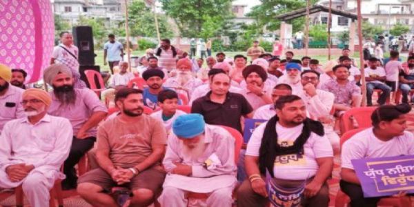 ਵਿਧਾਇਕ ਰੰਧਾਵਾ ਨੇ ਨਸ਼ਾ ਮੁਕਤੀ ਯਾਤਰਾ ਤਹਿਤ ਕਲਾਨੌਰ ਵਾਸੀਆਂ ਨੂੰ ਨਸ਼ਿਆਂ ਵਿਰੁੱਧ ਕੀਤਾ ਲਾਮਬੱਧ