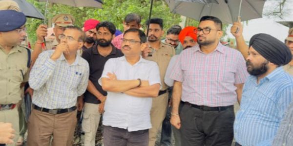 ਪੰਜਾਬ ਦੇ ਮੁੱਖ ਸਕੱਤਰ ਅਤੇ ਜਲ ਸਰੋਤ ਵਿਭਾਗ ਦੇ ਪ੍ਰਮੁੱਖ ਸਕੱਤਰ ਵਲੋਂ ਮਕੋੜਾ ਪੱਤਣ ਦਾ ਦੌਰਾ