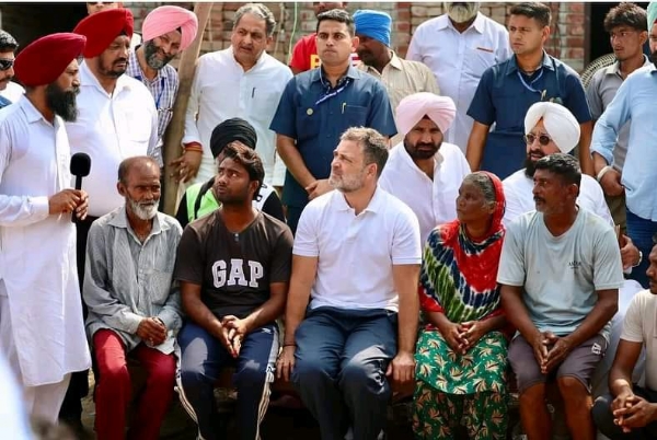 ਲੋਕਾਂ ਨਾਲ ਗੱਲਬਾਤ ਕਰਦੇ ਹੋਏ ਰਾਹੁਲ ਗਾਂਧੀ।