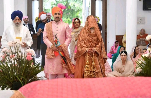 ਆਨੰਦ ਕਾਰਜ ਦੌਰਾਨ ਕੈਬਨਿਟ ਮੰਤਰੀ ਵਿਕਰਮਾਦਿੱਤਿਆ ਅਤੇ ਪ੍ਰੋ. ਅਮਰੀਨ