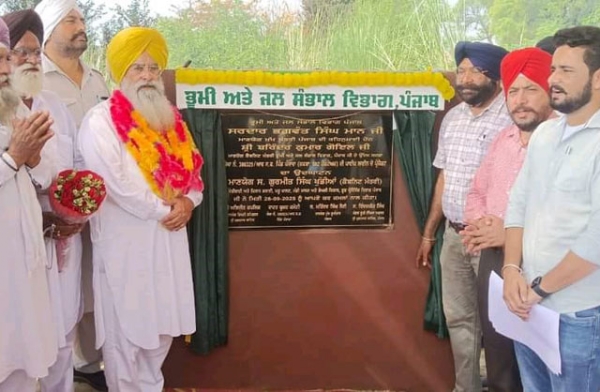 ਮੋਘੇ ਦਾ ਉਦਘਾਟਨ ਕਰਦੇ ਕੈਬਨਿਟ ਮੰਤਰੀ ਗੁਰਮੀਤ ਸਿੰਘ ਖੁੱਡੀਆਂ