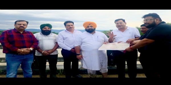 ਪੰਜਾਬ ਅਨ-ਏਡਿਡ ਕਾਲਜ ਐਸੋਸੀਏਸ਼ਨ ਨੇ ਪੰਜਾਬ ਹੜ੍ਹ ਰਾਹਤ ਕਾਰਜਾਂ ਲਈ 11 ਲੱਖ ਰੁਪਏ ਦਿੱਤੇ