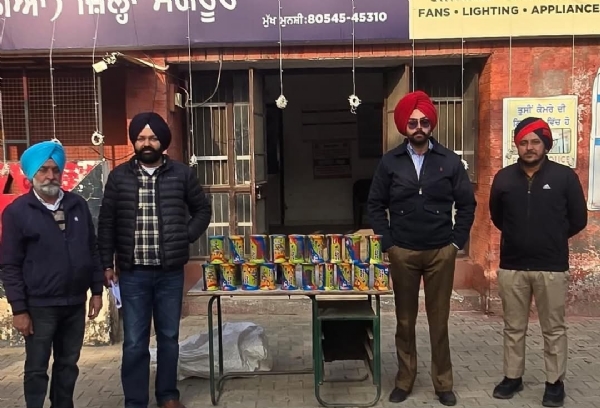 ਪੁਲਿਸ ਵਲੋਂ ਬਰਾਮਦ ਪਲਾਸਟਿਕ ਦੀ ਡੋਰ. ਪੁਲਿਸ ਵਲੋਂ ਬਰਾਮਦ ਪਲਾਸਟਿਕ ਦੀ ਡੋਰ.