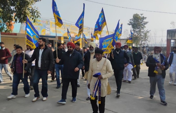 ਵਿਧਾਇਕ ਕੁਲਜੀਤ ਸਿੰਘ ਰੰਧਾਵਾ ਹਲਕਾ ਡੇਰਾਬੱਸੀ ’ਚ ਜਾਗਰੂਕਤਾ ਪਦ ਯਾਤਰਾਵਾਂ ਦਾ ਆਗਾਜ਼ ਕਰਨ ਮੌਕੇ। ਵਿਧਾਇਕ ਕੁਲਜੀਤ ਸਿੰਘ ਰੰਧਾਵਾ ਹਲਕਾ ਡੇਰਾਬੱਸੀ ’ਚ ਜਾਗਰੂਕਤਾ ਪਦ ਯਾਤਰਾਵਾਂ ਦਾ ਆਗਾਜ਼ ਕਰਨ ਮੌਕੇ।