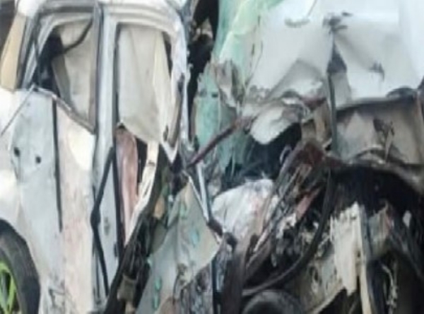 ਹੁਸ਼ਿਆਰਪੁਰ ਨੇੜੇ ਬੱਸ ਅਤੇ ਕਾਰ ਦੀ ਹੋਈ ਭਿਆਨਕ ਟੱਕਰ ਤੋਂ ਬਾਅਦ ਕਾਰ ਦਾ ਦ੍ਰਿਸ਼। ਹੁਸ਼ਿਆਰਪੁਰ ਨੇੜੇ ਬੱਸ ਅਤੇ ਕਾਰ ਦੀ ਹੋਈ ਭਿਆਨਕ ਟੱਕਰ ਤੋਂ ਬਾਅਦ ਕਾਰ ਦਾ ਦ੍ਰਿਸ਼।