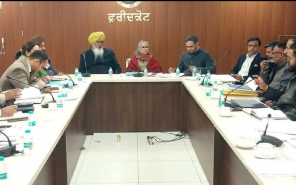 ਵਿਕਾਸ ਕਾਰਜਾਂ ਦੀ ਪ੍ਰਗਤੀ ਦੀ ਸਮੀਖਿਆ ਲਈ ਉੱਚ ਪੱਧਰੀ ਮੀਟਿੰਗ ਦੌਰਾਨ ਡਿਪਟੀ ਕਮਿਸ਼ਨਰ