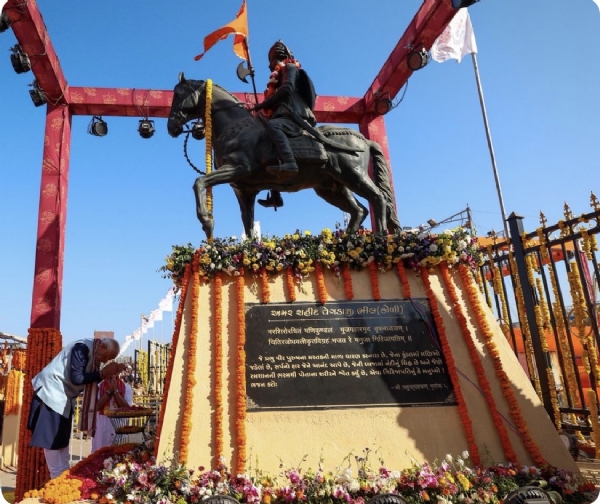 ਪ੍ਰਧਾਨ ਮੰਤਰੀ ਨਰਿੰਦਰ ਮੋਦੀ ਨੇ ਸੋਮਨਾਥ ਮੰਦਰ ਦੇ ਨਿਰਮਾਣ ਵਿੱਚ ਯੋਗਦਾਨ ਪਾਉਣ ਵਾਲੇ ਨਾਇਕਾਂ ਨੂੰ ਸ਼ਰਧਾਂਜਲੀ ਭੇਟ ਕੀਤੀ।