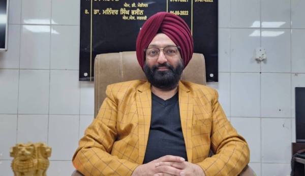 ਐਸ. ਐਮ. ਓ. ਡਾ. ਮਨਿੰਦਰ ਸਿੰਘ ਭਸੀਨ।