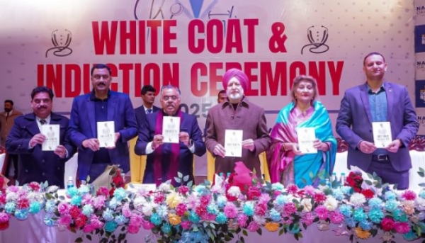 ਦੇਸ਼ ਭਗਤ ਯੂਨੀਵਰਸਿਟੀ ਵਿਖੇ ਕਿਤਾਬ ‘ਮੋਦੀਜ਼ ਗਵਰਨੈਂਸ ਟਰਾਇੰਫ’ ਨੂੰ ਰਿਲੀਜ਼ ਕੀਤੇ ਜਾਣ ਦਾ ਦ੍ਰਿਸ਼।