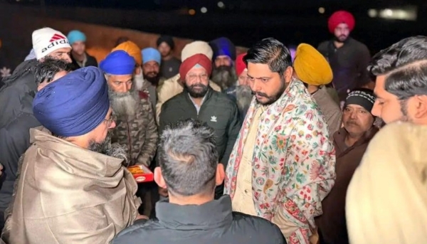 ਵਿਧਾਇਕ ਸ਼ੈਰੀ ਕਲਸੀ ਪਿੰਡ ਇੰਦਰਜੀਤ ਬੋਲੀ ਵਿਖ਼ੇ ਗਲੀ ਦੇ ਵਿਕਾਸ ਕਾਰਜਾਂ ਦਾ ਉਦਘਾਟਨ ਕਰਦੇ ਹੋਏ।