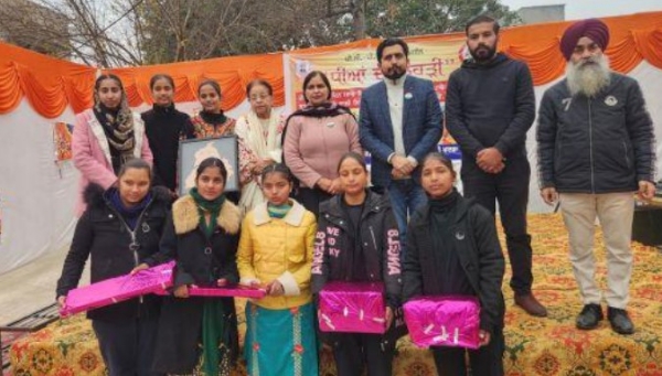 ਸਿਵਲ ਸਰਜਨ ਦਫ਼ਤਰ ਰੂਪਨਗਰ ਵਿਖੇ ਮਨਾਏ ਧੀਆਂ ਦੀ ਲੋਹੜੀ ਦਾ ਦ੍ਰਿਸ਼। ਸਿਵਲ ਸਰਜਨ ਦਫ਼ਤਰ ਰੂਪਨਗਰ ਵਿਖੇ ਮਨਾਏ ਧੀਆਂ ਦੀ ਲੋਹੜੀ ਦਾ ਦ੍ਰਿਸ਼।