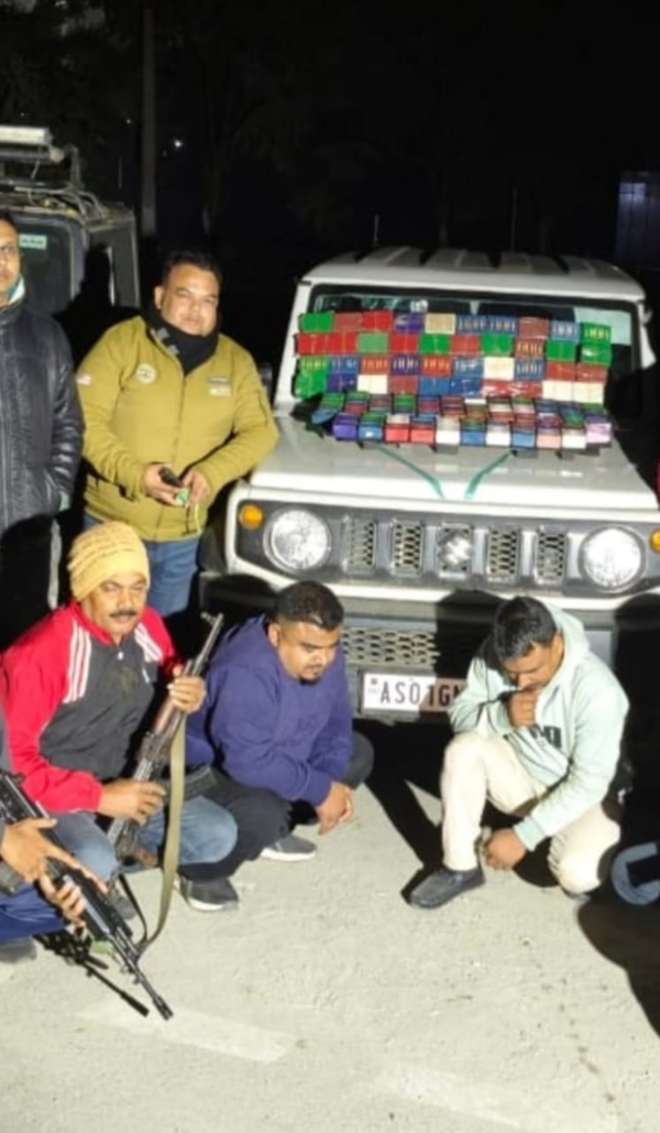 ਭਾਰੀ ਮਾਤਰਾ ਵਿੱਚ ਹੈਰੋਇਨ ਸਮੇਤ ਗ੍ਰਿਫ਼ਤਾਰ ਕੀਤੇ ਗਏ ਦੋ ਤਸਕਰਾਂ ਦੀ ਤਸਵੀਰ।