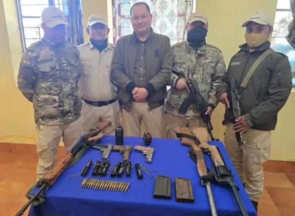 ਮਨੀਪੁਰ ਵਿੱਚ ਹਥਿਆਰਾਂ ਅਤੇ ਗੋਲਾ ਬਾਰੂਦ ਦੀ ਬਰਾਮਦਗੀ ਦੀ ਤਸਵੀਰ।