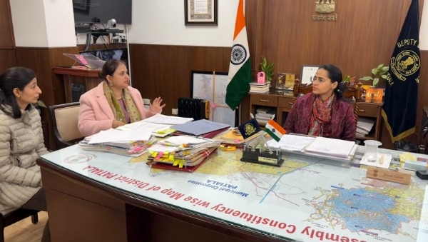 ਵਧੀਕ ਡਿਪਟੀ ਕਮਿਸ਼ਨਰ ਸਿਮਰਪ੍ਰੀਤ ਕੌਰ, ਐਸਡੀਐਮਜ਼, ਡੀਐਸਪੀਜ਼ ਅਤੇ ਹੋਰ ਸਬੰਧਤ ਅਧਿਕਾਰੀਆਂ ਨਾਲ ਮੀਟਿੰਗ ਦੌਰਾਨ ਡੀ. ਸੀ. ਪਟਿਆਲਾ,