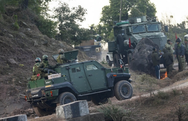 ਜੰਮੂ-ਕਸ਼ਮੀਰ ਦੇ ਕਠੂਆ ਵਿੱਚ ਸੁਰੱਖਿਆ ਬਲਾਂ ਨੇ ਤਲਾਸ਼ੀ ਮੁਹਿੰਮ ਤੇਜ਼ ਕਰ ਦਿੱਤੀ ਹੈ।