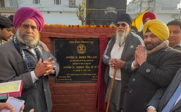 ਮੰਤਰੀ ਈ.ਟੀ.ਓ. ਨਗਰ ਕੌਂਸਲ ਜੰਡਿਆਲਾ ਗੁਰੂ ਵਿਖੇ 6 ਕਰੋੜ ਦੇ ਵਿਕਾਸ ਕਾਰਜ਼ਾਂ ਦਾ ਉਦਘਾਟਨ ਕਰਨ ਮੌਕੇ।