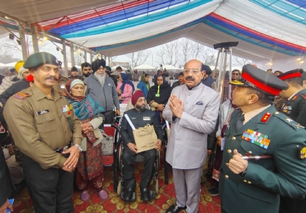 ਪੱਛਮੀ ਕਮਾਂਡ ਵੱਲੋਂ ਮੇਗਾ ਰੈਲੀ ਰਾਹੀਂ ਰੱਖਿਆ ਸੇਵਾਵਾਂ ਦੇ ਵੈਟਰਨਜ਼ ਨੂੰ ਸ਼ਰਧਾਂਜਲੀ ਦੇਣ ਮੌਕੇ ਮੰਤਰੀ ਭਗਤ.