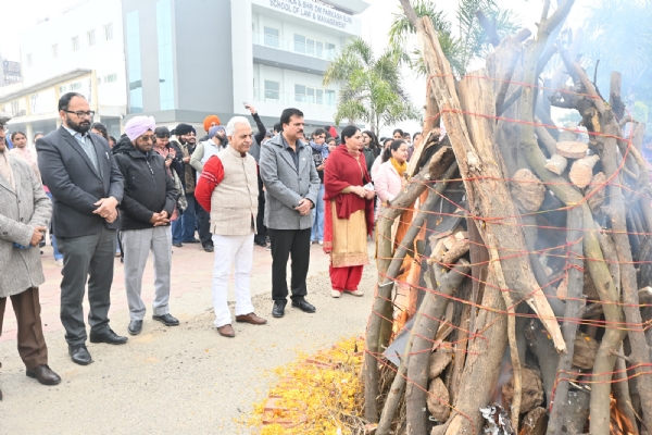 ਡੀ.ਏ.ਵੀ. ਯੂਨੀਵਰਸਿਟੀ, ਜਲੰਧਰ ਵਿੱਚ ਲੋਹੜੀ ਖੁਸ਼ੀ, ਰਿਵਾਇਤ ਅਤੇ ਏਕਤਾ ਨਾਲ ਮਨਾਈ ਗਈ ਡੀ.ਏ.ਵੀ. ਯੂਨੀਵਰਸਿਟੀ, ਜਲੰਧਰ ਵਿੱਚ ਲੋਹੜੀ ਖੁਸ਼ੀ, ਰਿਵਾਇਤ ਅਤੇ ਏਕਤਾ ਨਾਲ ਮਨਾਈ ਗਈ