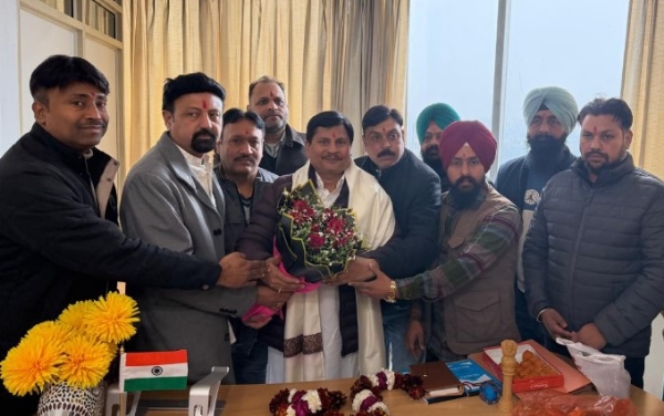 ਬ੍ਰਾਹਮਣ ਭਲਾਈ ਬੋਰਡ ਦੇ ਚੇਅਰਮੈਨ ਪੰਕਜ ਸ਼ਾਰਦਾ ਮੋਹਾਲੀ ਸਥਿਤ ਦਫਤਰ ’ਚ ਅਹੁਦਾ ਸੰਭਾਲਣ ਉਪਰੰਤ।