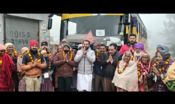 ਵਿਧਾਇਕ ਫਾਜ਼ਿਲਕਾ ਹਲਕੇ ਦੇ ਪਿੰਡ ਨਵਾਂ ਸਲੇਮਸ਼ਾਹ ਤੋਂ ਧਾਰਮਿਕ ਸਥਾਨਾਂ ਦੇ ਦਰਸ਼ਨਾਂ ਲਈ ‘ਤੀਰਥ ਯਾਤਰਾ ਬੱਸ’ ਰਵਾਨਾ ਕਰਨ ਮੌਕੇ.