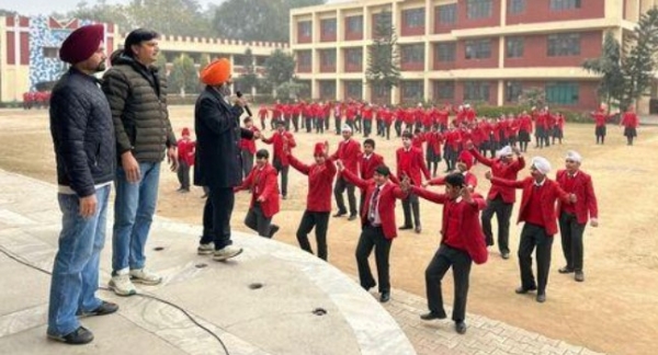 ਗਣਤੰਤਰ ਦਿਵਸ ਸਮਾਗਮਾਂ ਲਈ ਜ਼ਿਲ੍ਹੇ ਦੇ ਸਕੂਲਾਂ ’ਚ ਸੱਭਿਆਚਾਰਕ ਰਿਹਰਸਲਾਂ ਦਾ ਦ੍ਰਿਸ਼।