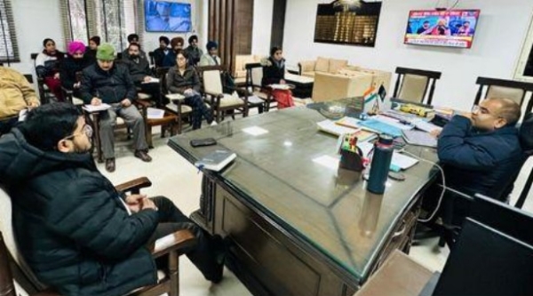 ਡੀ. ਸੀ. ਗੁਰਦਾਸਪੁਰ ਰਿਹਾਇਸ਼ੀ ਹੋਸਟਲ ਵਿੱਚ ਪੜ੍ਹ ਰਹੇ ਵਿਦਿਆਰਥੀਆਂ ਦੀਆਂ ਸੁਵਿਧਾਵਾਂ ਅਤੇ ਪ੍ਰਬੰਧਾਂ ਦੀ ਸਮੀਖਿਆ ਕਰਦੇ ਹੋਏ।