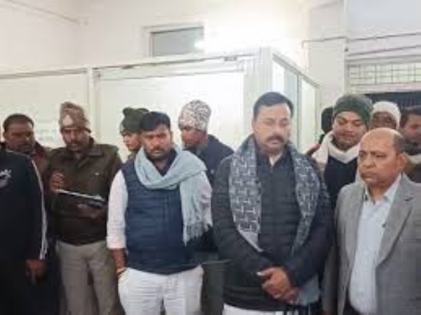 ਵਿਧਾਇਕ ਵਿਸ਼ਨੂੰ ਖੱਤਰੀ ਦੇਰ ਰਾਤ ਹਸਪਤਾਲ ਪਹੁੰਚੇ ਵਿਧਾਇਕ ਵਿਸ਼ਨੂੰ ਖੱਤਰੀ ਦੇਰ ਰਾਤ ਹਸਪਤਾਲ ਪਹੁੰਚੇ