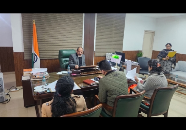 ਜ਼ਿਲ੍ਹਾ ਕਾਨੂੰਨੀ ਸੇਵਾਵਾਂ ਅਥਾਰਟੀ (ਡੀ ਐਲ ਐਸ ਏ), ਐਸ ਏ ਐਸ ਨਗਰ ਦੀ ਤਿਮਾਹੀ ਦੀ ਸਮੀਖਿਆ ਮੀਟਿੰਗ ਦਾ ਦ੍ਰਿਸ਼.