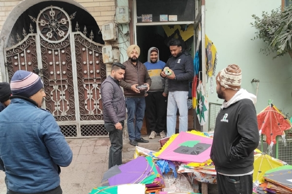 ਚਾਈਨਾ ਡੋਰ ‘ਤੇ ਪਾਬੰਦੀ ਲਾਗੂ ਕਰਨ ਲਈ ਰਾਜਪੁਰਾ ‘ਚ ਅਚਾਨਕ ਜਾਂਚ ਕਰਦੇ ਹੋਏ.