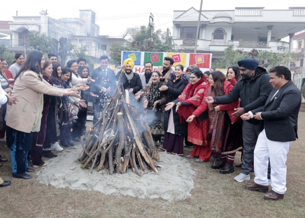 ਸੀਟੀ ਗਰੁੱਪ ਅਤੇ ਸੀਟੀ ਪਬਲਿਕ ਸਕੂਲ ਵਿੱਚ ਰਵਾਇਤੀ ਢੰਗ ਨਾਲ ਮਨਾਇਆ ਗਿਆ ਲੋਹੜੀ ਦਾ ਤਿਉਹਾਰ